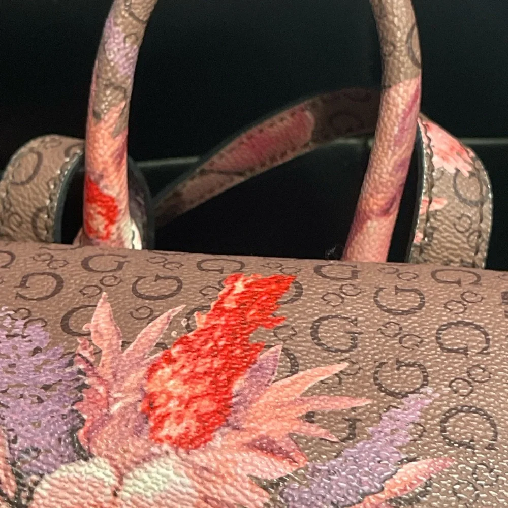 GUESS Backpack - Picture 5 of 9